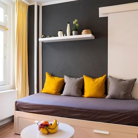 2 Bedroom In Great Location In Kreuzberg Berlim Exterior foto