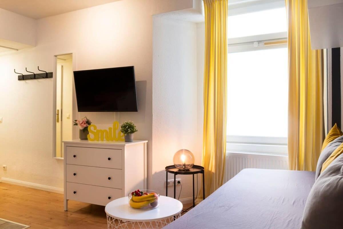 2 Bedroom In Great Location In Kreuzberg Berlim Exterior foto