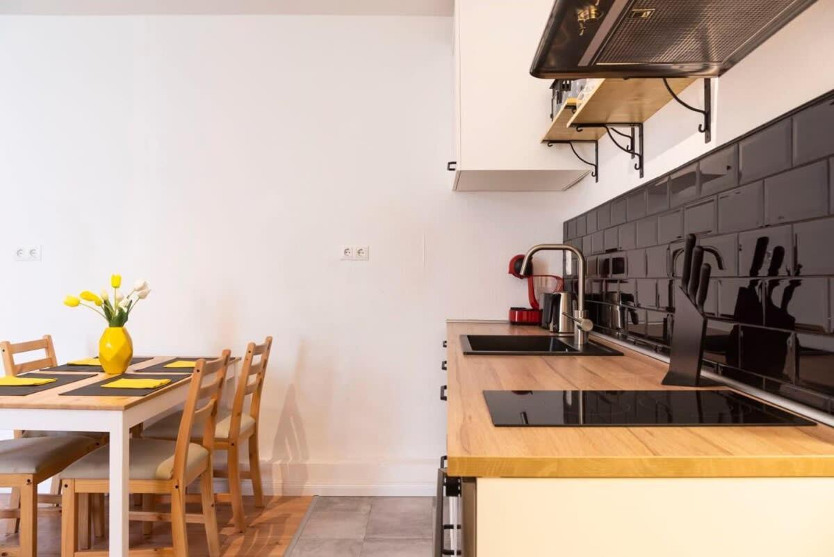 2 Bedroom In Great Location In Kreuzberg Berlim Exterior foto